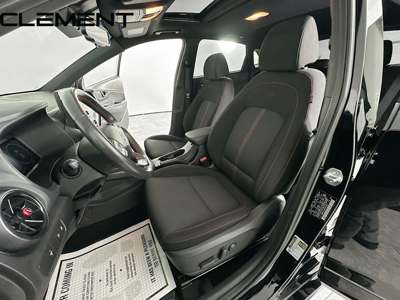 Hyundai Kona Vehicle Full-screen Gallery Image 30