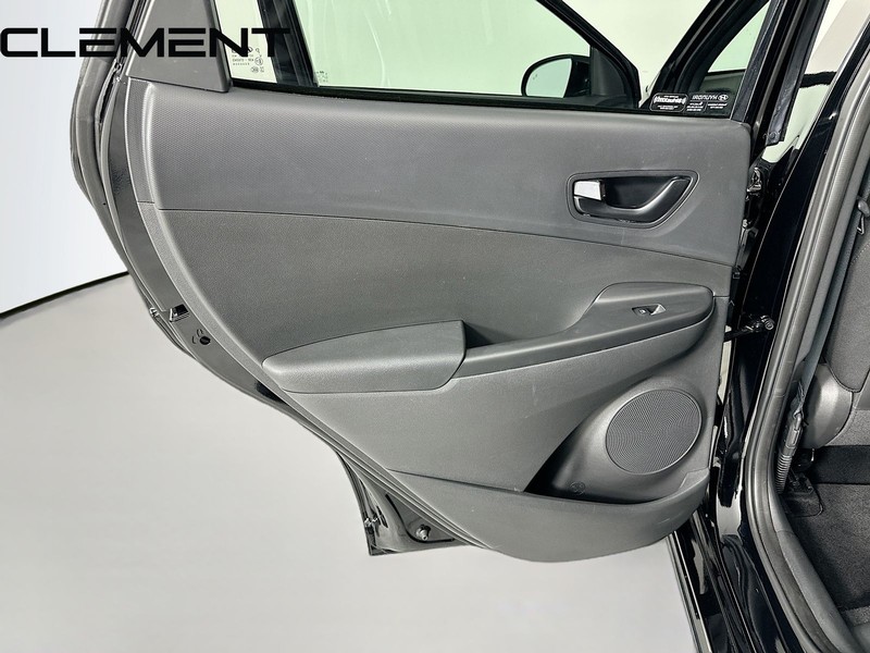 Hyundai Kona Vehicle Full-screen Gallery Image 32