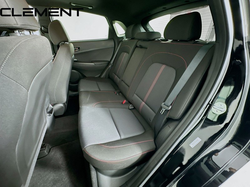 Hyundai Kona Vehicle Full-screen Gallery Image 33