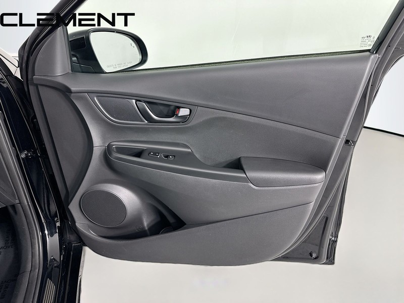 Hyundai Kona Vehicle Full-screen Gallery Image 36