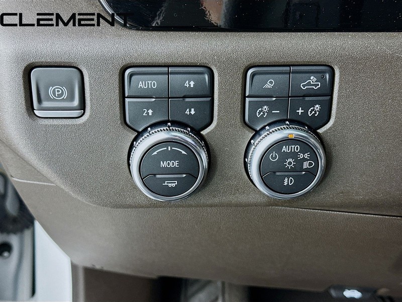 GMC Sierra 1500 Vehicle Full-screen Gallery Image 13
