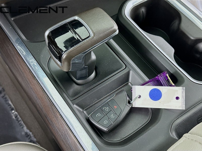 GMC Sierra 1500 Vehicle Full-screen Gallery Image 24