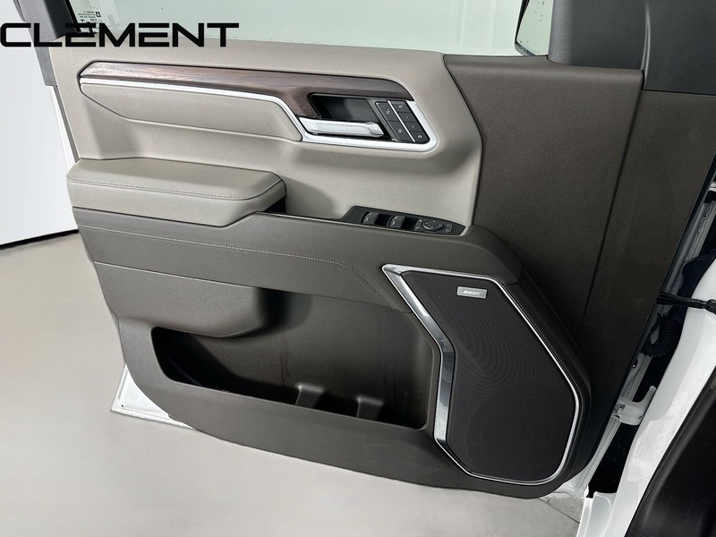 GMC Sierra 1500 Vehicle Full-screen Gallery Image 28