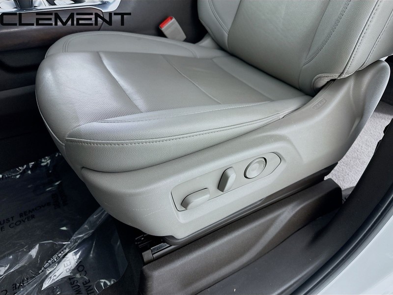 GMC Sierra 1500 Vehicle Full-screen Gallery Image 29
