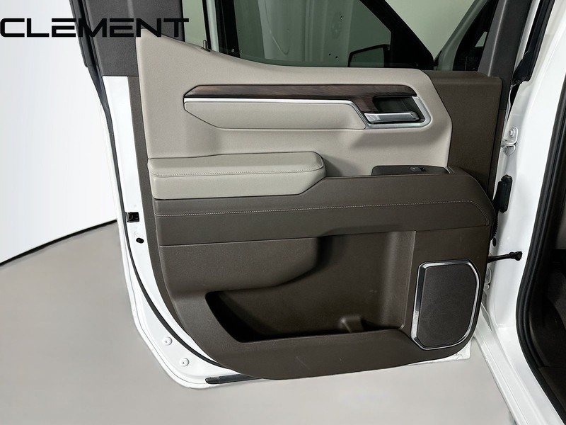 GMC Sierra 1500 Vehicle Full-screen Gallery Image 32