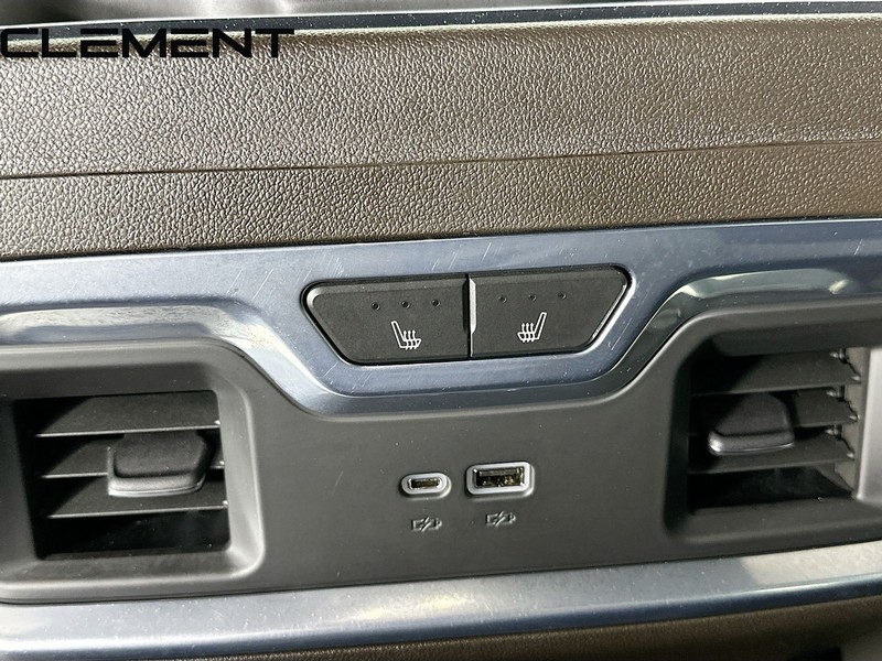 GMC Sierra 1500 Vehicle Full-screen Gallery Image 34