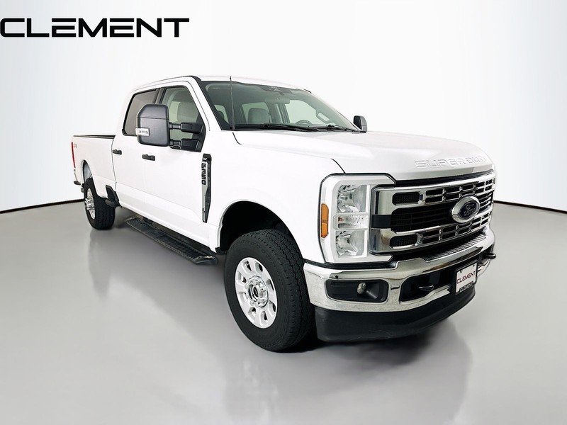 Ford Super Duty F-350 SRW Vehicle Full-screen Gallery Image 5