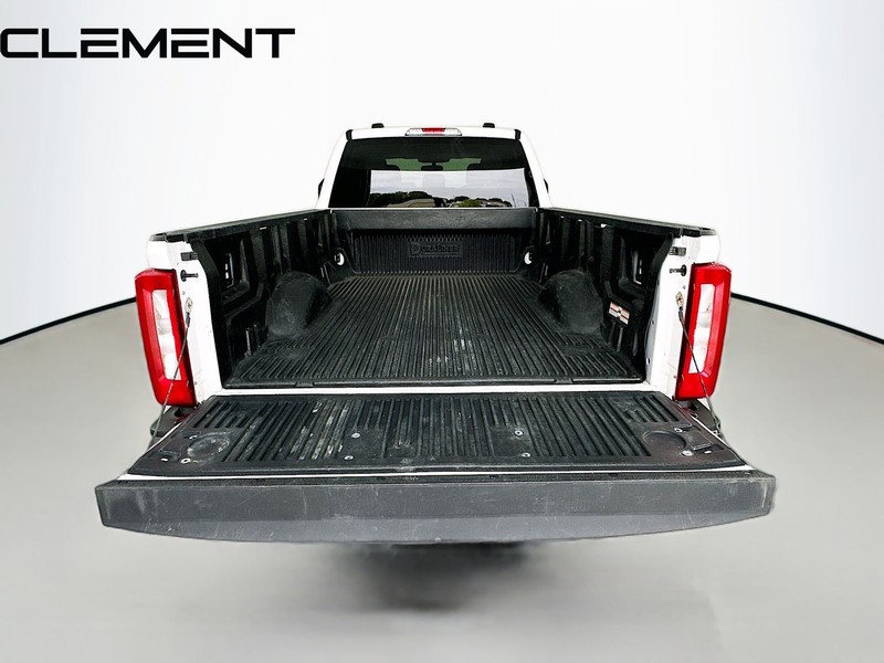 Ford Super Duty F-350 SRW Vehicle Full-screen Gallery Image 11