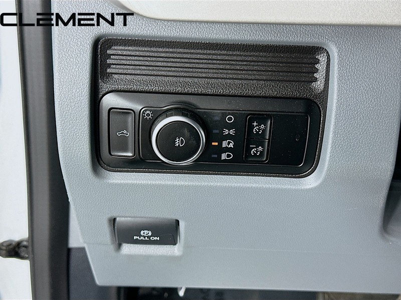 Ford Super Duty F-350 SRW Vehicle Full-screen Gallery Image 13