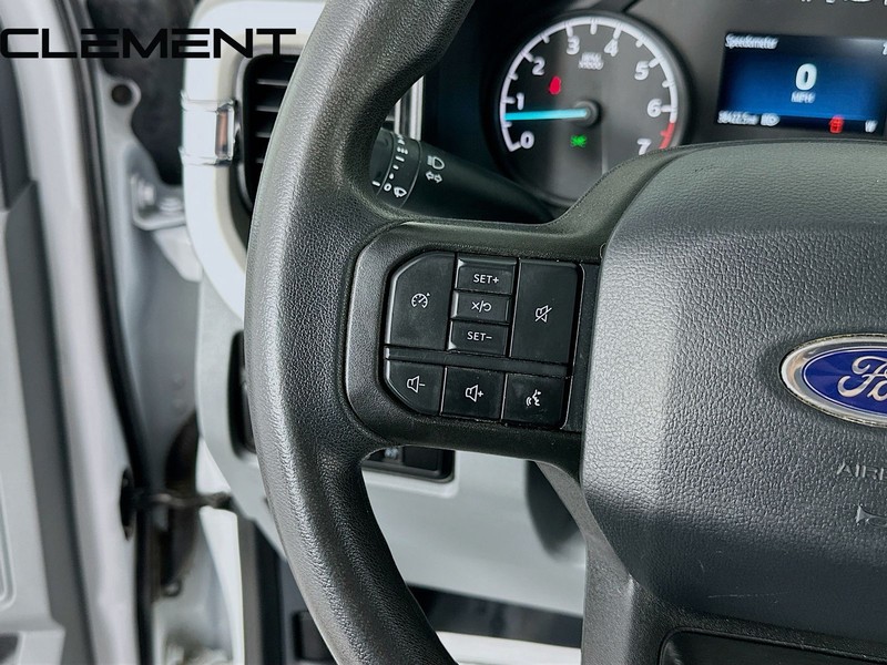 Ford Super Duty F-350 SRW Vehicle Full-screen Gallery Image 15