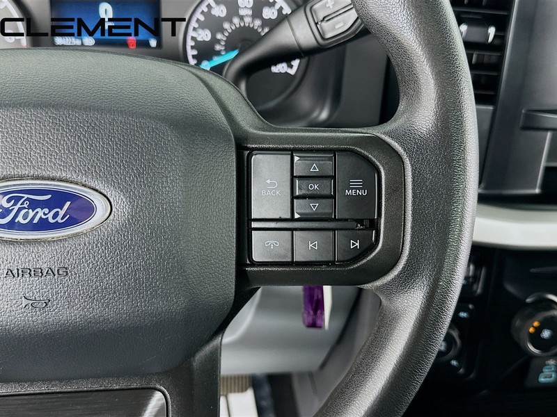 Ford Super Duty F-350 SRW Vehicle Full-screen Gallery Image 17