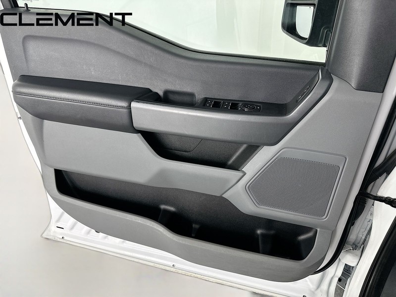 Ford Super Duty F-350 SRW Vehicle Full-screen Gallery Image 25