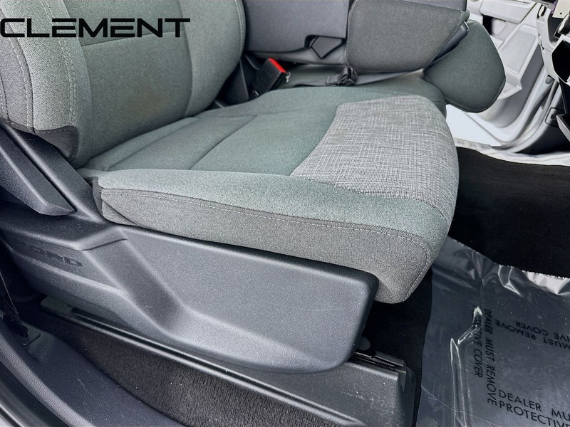 Ford Super Duty F-350 SRW Vehicle Full-screen Gallery Image 32