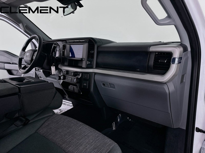 Ford Super Duty F-350 SRW Vehicle Full-screen Gallery Image 33
