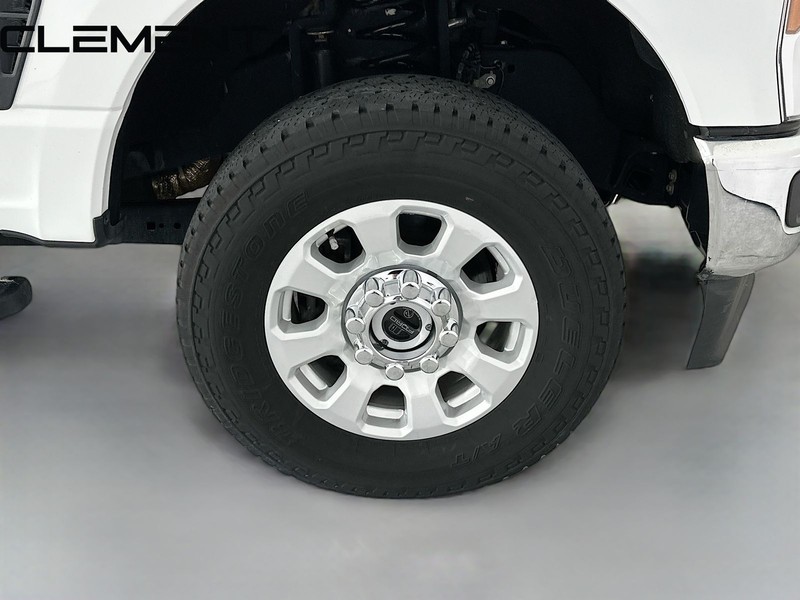 Ford Super Duty F-350 SRW Vehicle Full-screen Gallery Image 35