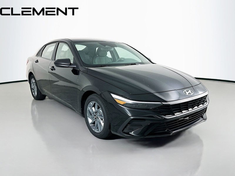 Hyundai Elantra Vehicle Full-screen Gallery Image 5