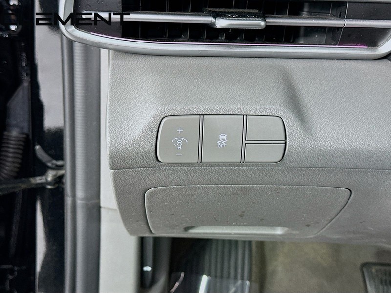 Hyundai Elantra Vehicle Full-screen Gallery Image 13