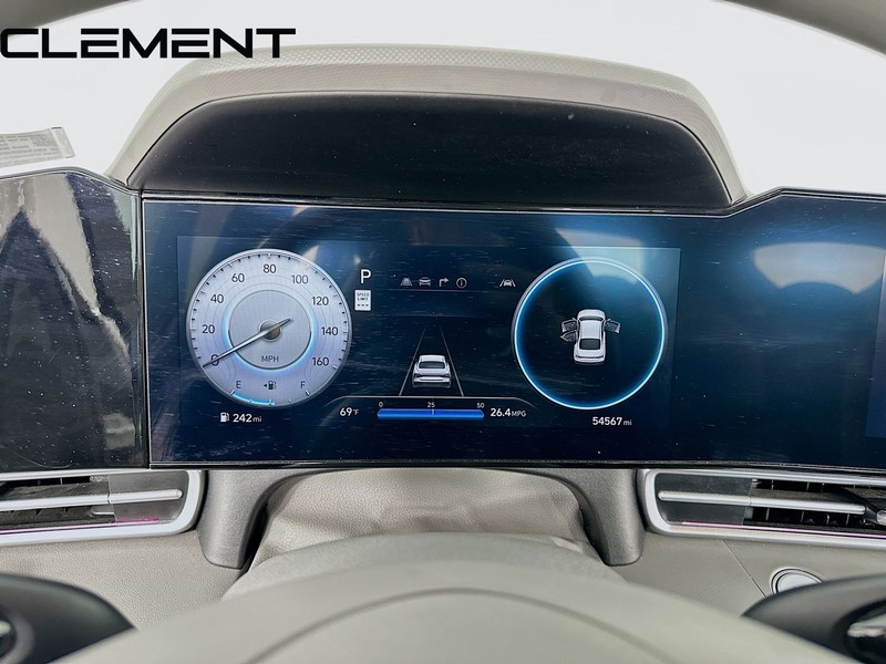 Hyundai Elantra Vehicle Full-screen Gallery Image 18