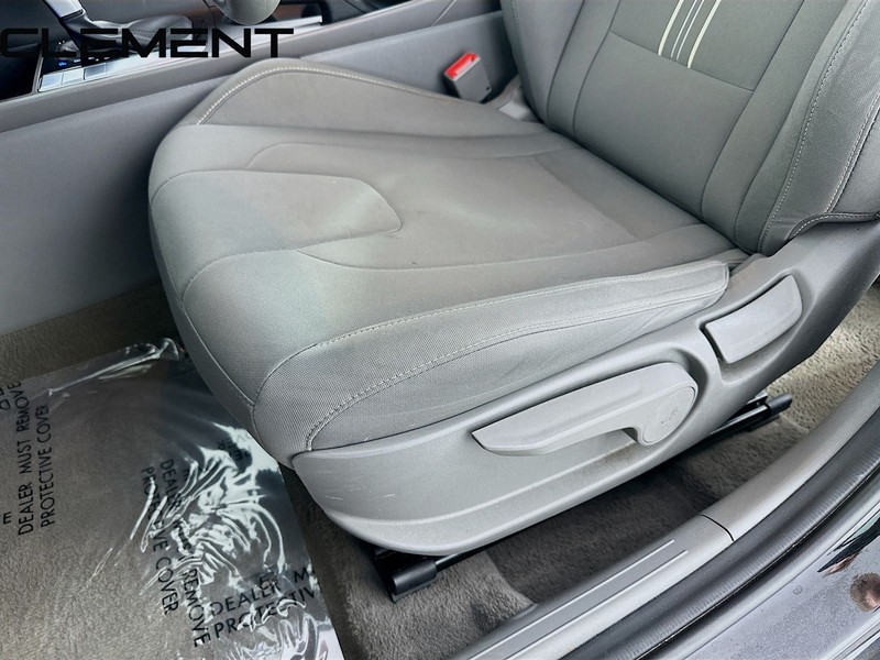 Hyundai Elantra Vehicle Full-screen Gallery Image 25