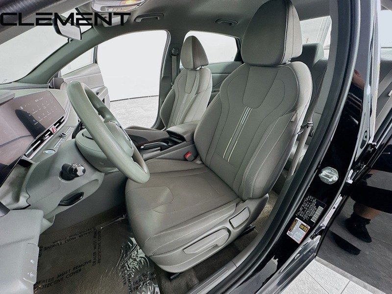 Hyundai Elantra Vehicle Full-screen Gallery Image 27