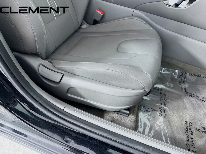 Hyundai Elantra Vehicle Full-screen Gallery Image 30
