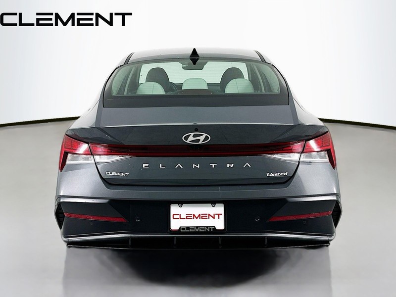 Hyundai Elantra Vehicle Full-screen Gallery Image 8