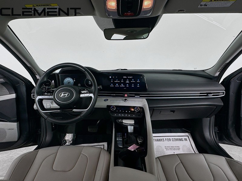 Hyundai Elantra Vehicle Full-screen Gallery Image 12