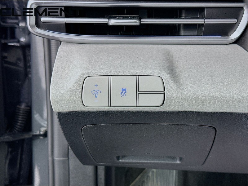 Hyundai Elantra Vehicle Full-screen Gallery Image 13