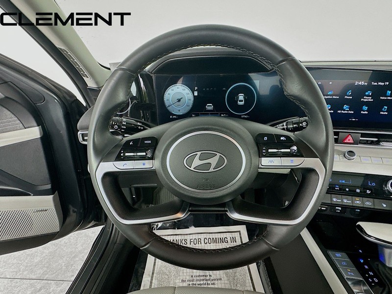 Hyundai Elantra Vehicle Full-screen Gallery Image 14