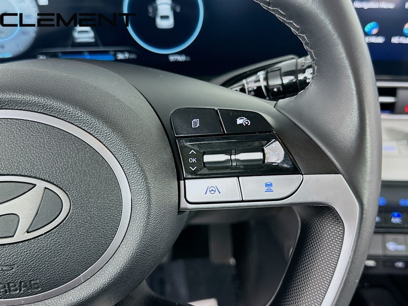 Hyundai Elantra Vehicle Full-screen Gallery Image 17