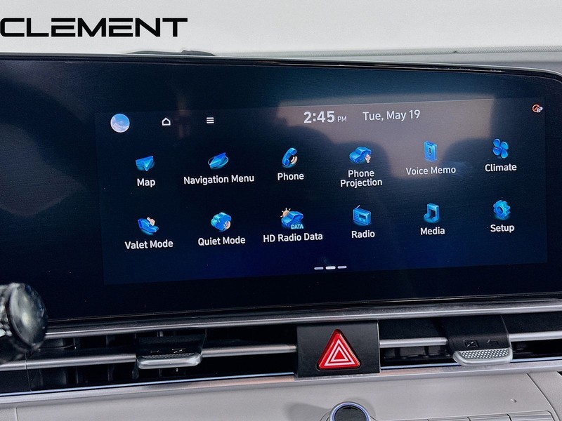Hyundai Elantra Vehicle Full-screen Gallery Image 19