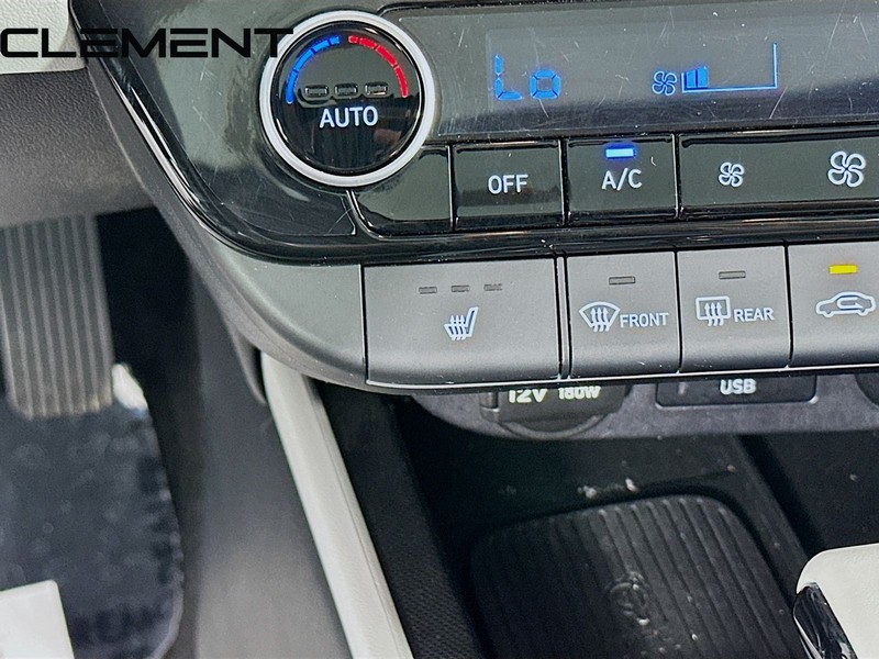 Hyundai Elantra Vehicle Full-screen Gallery Image 23