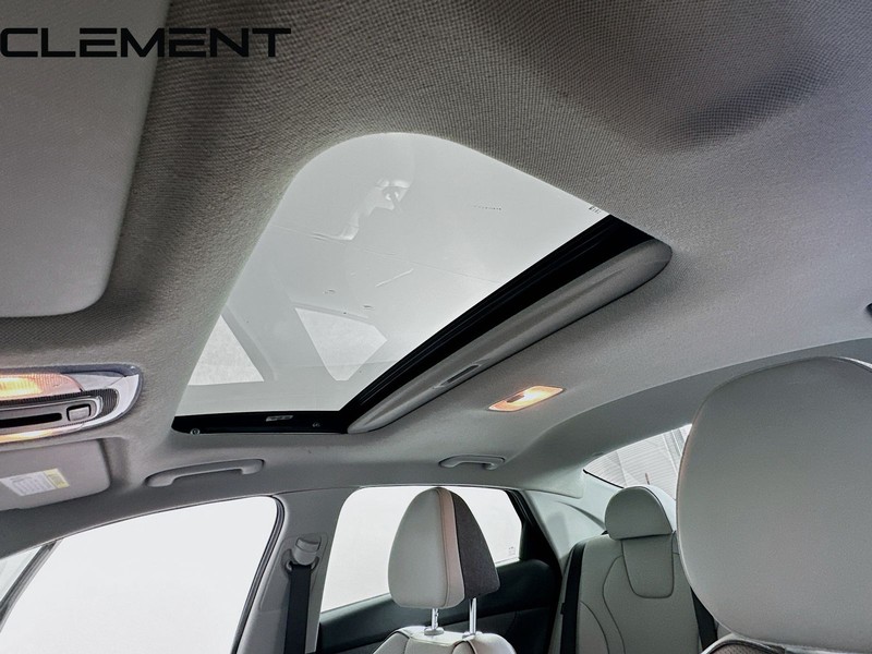 Hyundai Elantra Vehicle Full-screen Gallery Image 25