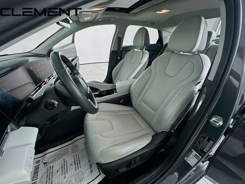 Hyundai Elantra Vehicle Full-screen Gallery Image 32