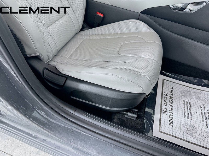 Hyundai Elantra Vehicle Full-screen Gallery Image 35