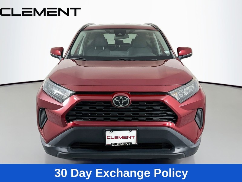 Toyota RAV4 Vehicle Full-screen Gallery Image 3