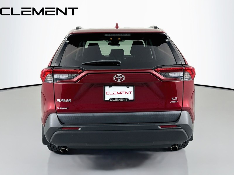 Toyota RAV4 Vehicle Full-screen Gallery Image 8