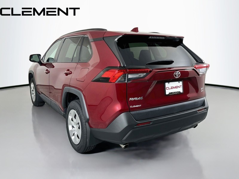 Toyota RAV4 Vehicle Full-screen Gallery Image 10