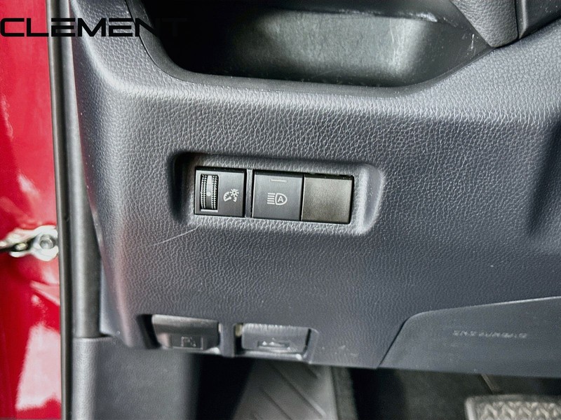 Toyota RAV4 Vehicle Full-screen Gallery Image 13