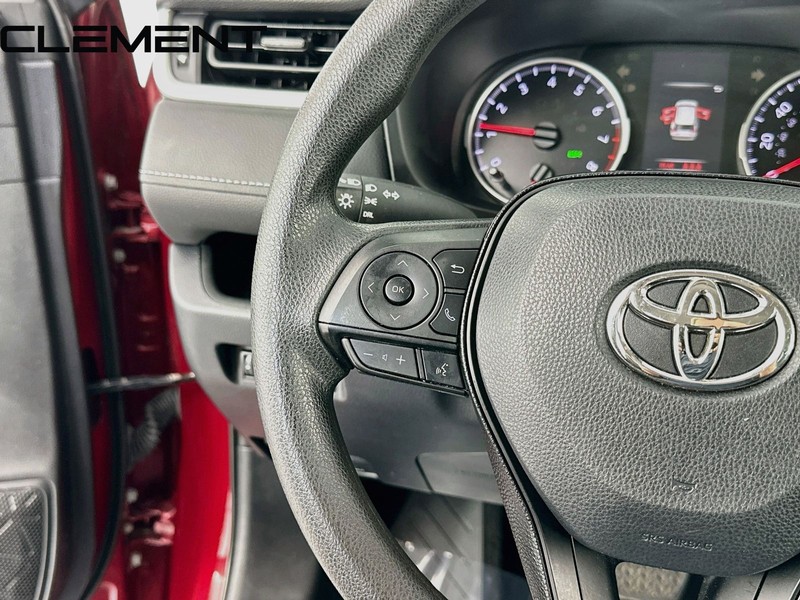 Toyota RAV4 Vehicle Full-screen Gallery Image 15
