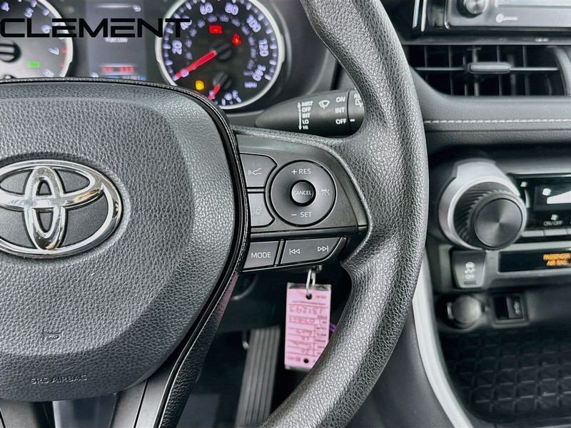 Toyota RAV4 Vehicle Full-screen Gallery Image 17