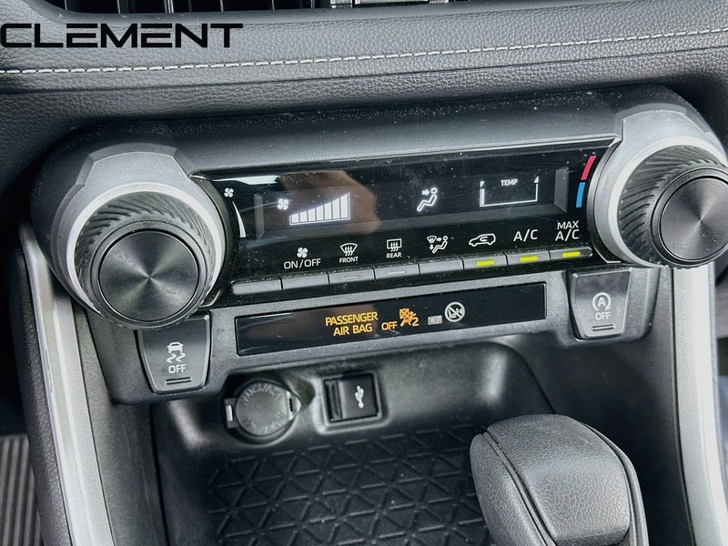 Toyota RAV4 Vehicle Full-screen Gallery Image 22