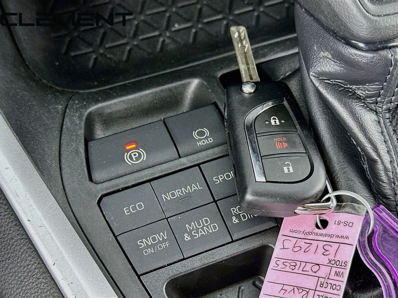 Toyota RAV4 Vehicle Full-screen Gallery Image 23