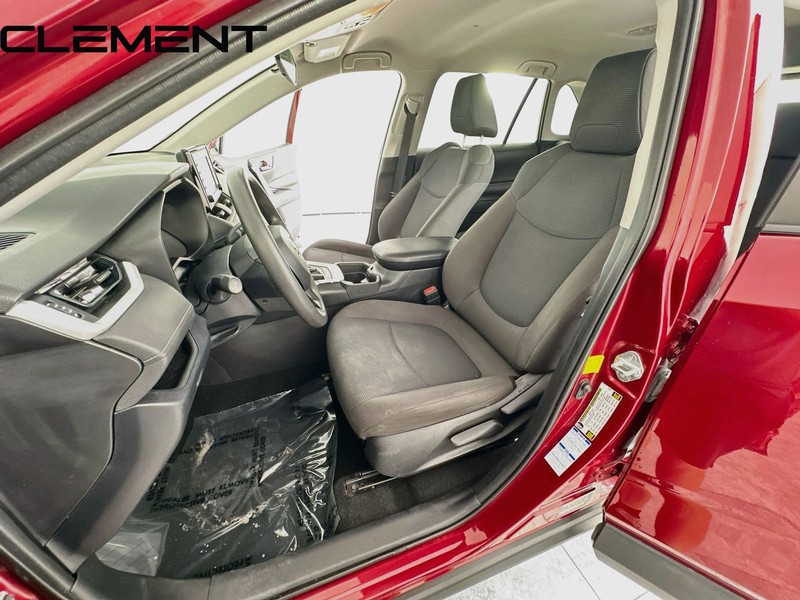 Toyota RAV4 Vehicle Full-screen Gallery Image 27