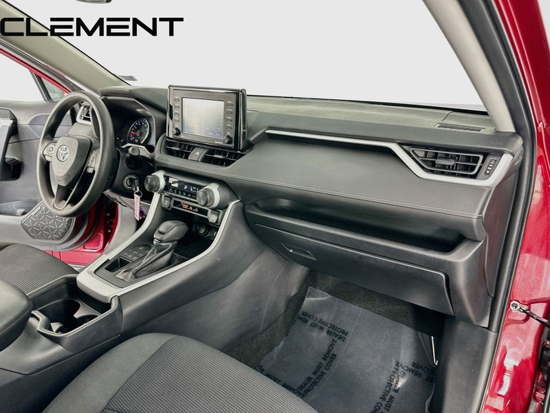 Toyota RAV4 Vehicle Full-screen Gallery Image 32