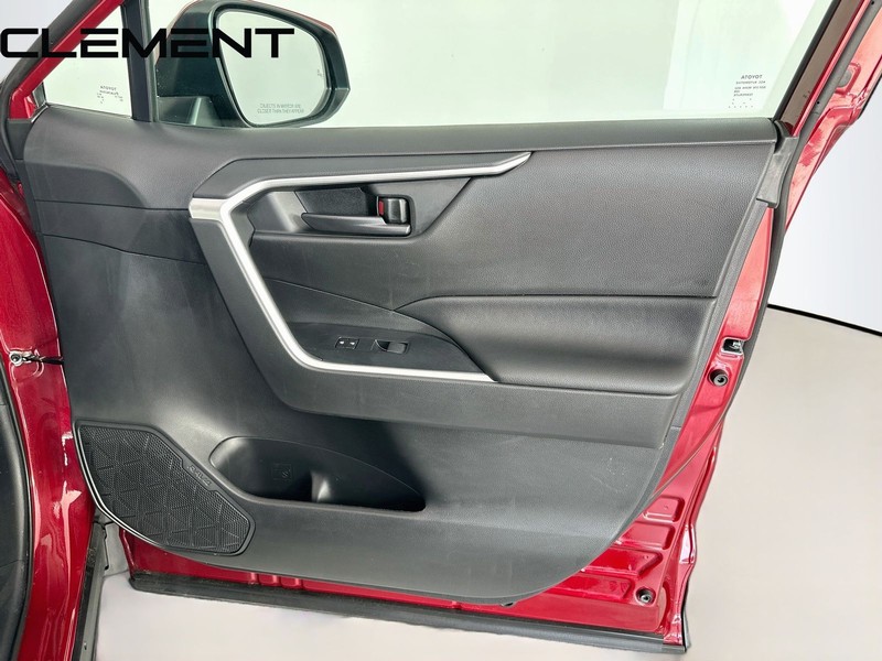 Toyota RAV4 Vehicle Full-screen Gallery Image 33