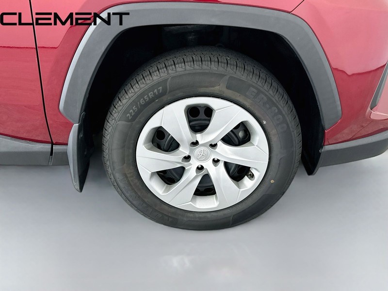 Toyota RAV4 Vehicle Full-screen Gallery Image 34