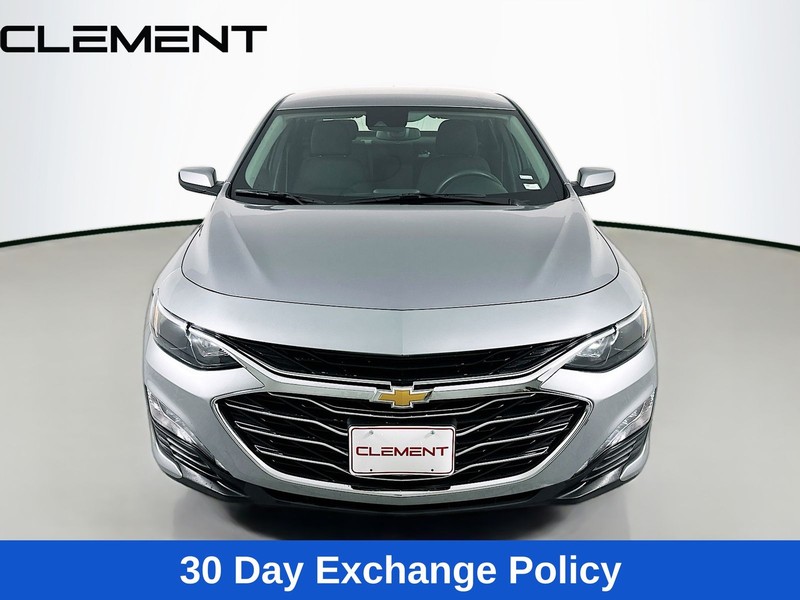 Chevrolet Malibu Vehicle Full-screen Gallery Image 03