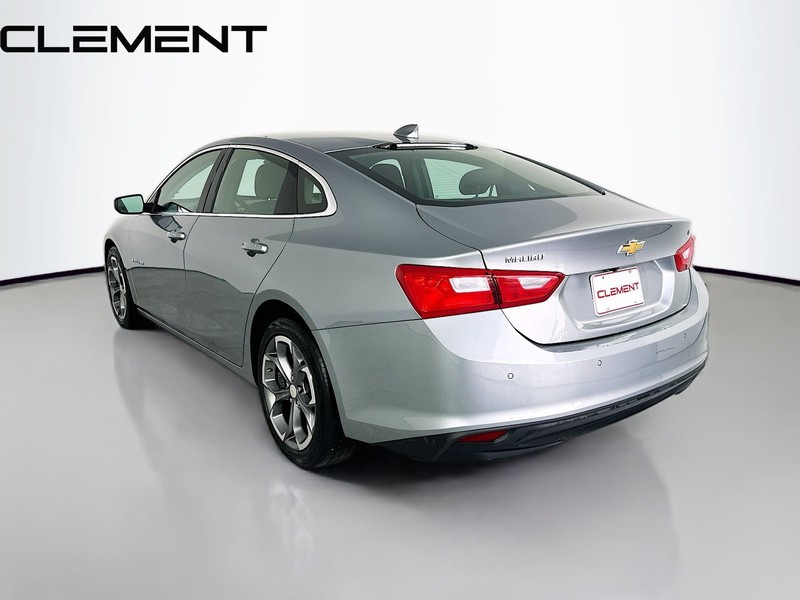 Chevrolet Malibu Vehicle Full-screen Gallery Image 10