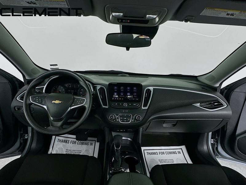 Chevrolet Malibu Vehicle Full-screen Gallery Image 12